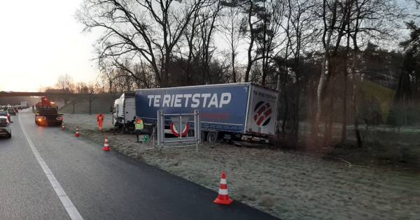 Ongelukken zorgen voor drukke ochtendspits in Twente: Files op de A35 en A1.