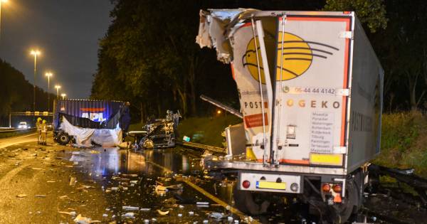 Verwoestende crash op A20: vrachtwagenchauffeur zwaargewond.