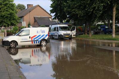 Straten blank door gesprongen waterleiding in Rheden