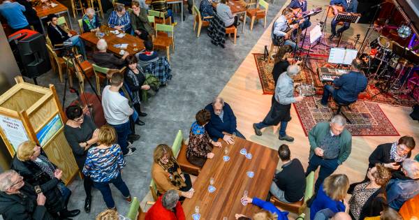 Het blijft stil in de 23 huiskamers van Oss: 'Dit is een crisis die zijn weerga niet kent' - BD.nl