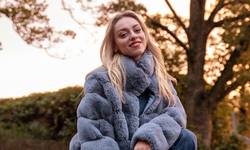 Zangeres en actrice Camille Dhont komt uit een familie van vroege vogels: “Uitgaan, dat heb ik nog niet veel gedaan”