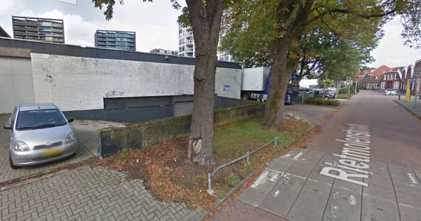 ‘Contact kan worden opgenomen via de Facebookpagina van de politie Enschede.'  Gelieve vooral niet te bellen of zo ?