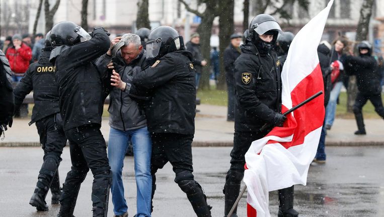 Ondanks Demonstratieverbod Massale Protesten In Wit Rusland Tegen Parasieten Wet De Volkskrant
