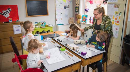 Sinds corona krijgen derde meer kinderen thuisonderwijs: “Voor het eerst snappen ze het” 