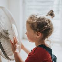 Op deze (onverwachte) plek in je slaapkamer werkt een ventilator het best