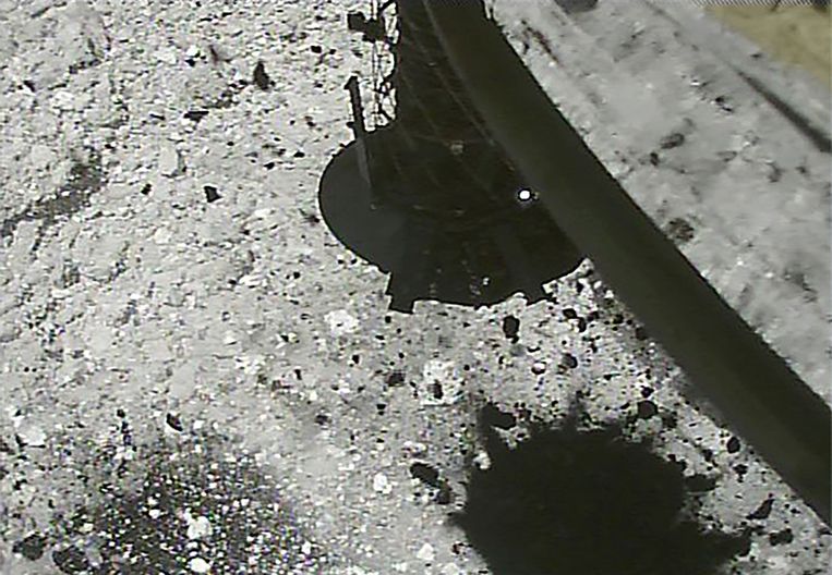 Hayabusa 2, vlak na het afschieten op asteroïde Ryugu.