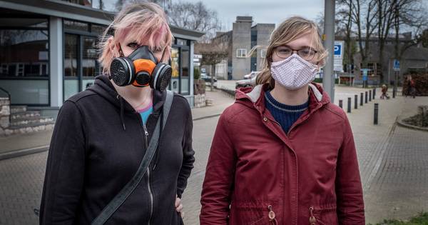 TERUGLEZEN | Geen bezoek meer in Maasziekenhuis, Eritreeërs bidden in het park - De Gelderlander