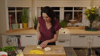 117. Salade van jonge spinazie met mango en gegrilde halloumi & zomerse smoothie met