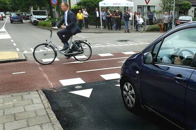 Knipperende lichten voor fietsers slaan aan in Veenendaal