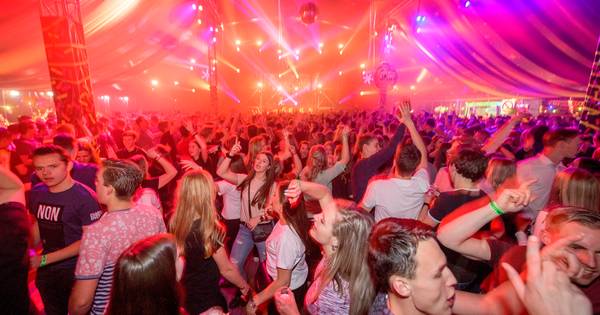 Wethouder wil borrel laten staan, nu de ambtenaren in Hof van Twente nog
