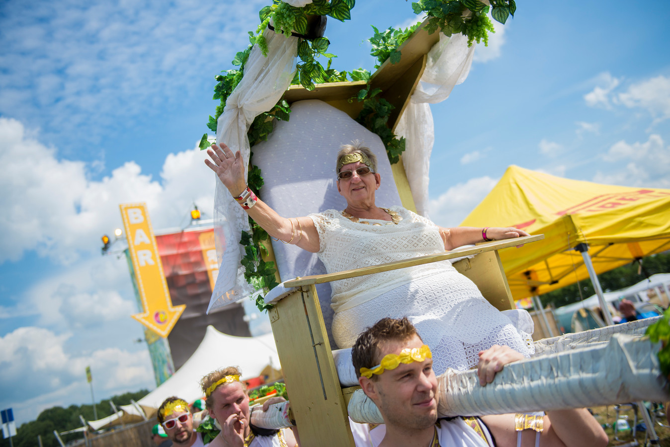 Zwarte Cross-boegbeeld Tante Rikie kondigt pensioen aan ...