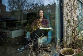 Horrorjaar voor Geesje: ze is al 12 maanden doodziek door corona, maar niemand kan haar helpen