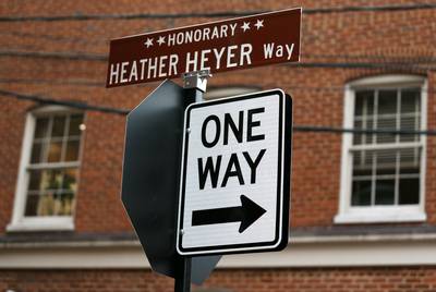 Charlottesville eert doodgereden demonstrante met straat