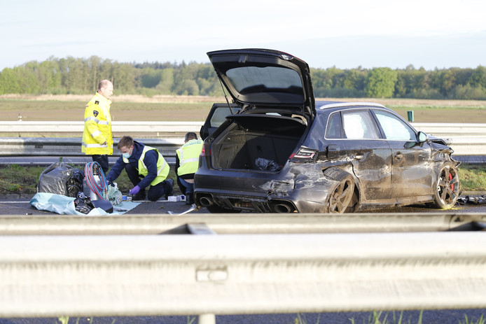 Politie-onderzoek na een aanrijding op de A73.