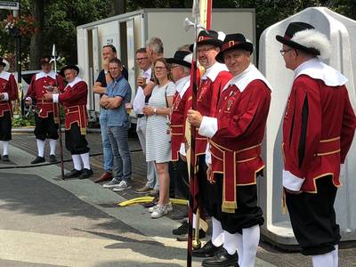 Koninklijke sculptuur voor 100-jarige muziekvereniging Juliana uit Someren-Eind