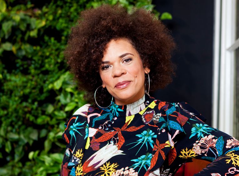 Bij woordkunst gaat het erom de woorden van het papier te halen - Trouw