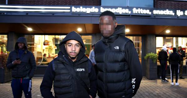 Drillrapper Blacka, die nog in de cel zit in verband met de DODELIJKE steekpartij op het strand van Scheveningen, is nog altijd mateloos populair.