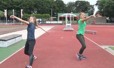 Topsportende tweeling tegen elkaar op NK meerkamp