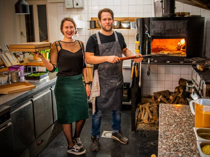Ruige pizza’s uit de houtoven van Fermin met damhert, schorseneren en valeriaan 