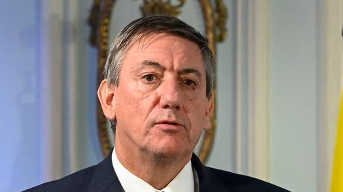 Jambon ruilt metafoor van brandend huis in voor stevige col: “We moeten dit samen doen, in de spirit van de flandriens” 