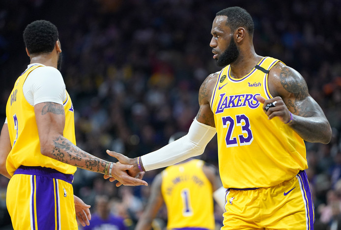 LeBron James (r) en Anthony Davis.