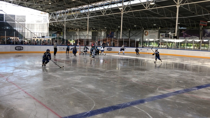 Zwetend schaatsen: schaatsbaan Breda ondanks 'hitte ...