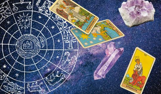 ‘Ze voelen zich losgekoppeld in een hypergeconnecteerde wereld’: wat heeft gen Z met astrologie?