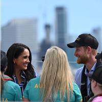 Harry en Meghan profileren zich als weldoeners, terwijl ze eigenlijk hun zakken komen vullen