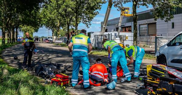 Scooterrijdster zwaargewond na botsing met auto in Hooge Zwaluwe - BN DeStem