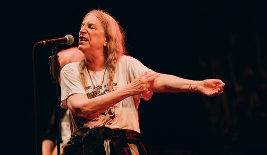 Patti Smith deed op Gent Jazz gewoon haar eigen ding, strijdvaardig als steeds ★★★★☆