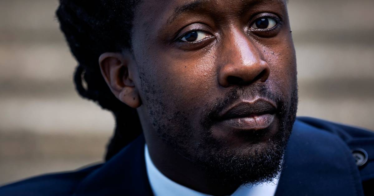 Ennn daar issie weer! Terrorist Akwasi die door staatsmongool @jesseklaver liefkozend 'woordkunstenaar" wordt genoemd.