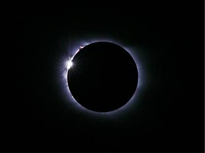 Zo zag de historische totale zonsverduistering eruit