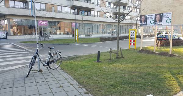 Automobilist rijdt fietser aan in Lent