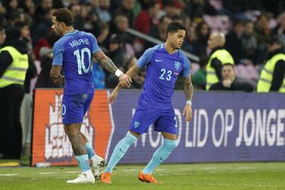 Justin Kluivert en Guus Til debuteren in Oranje