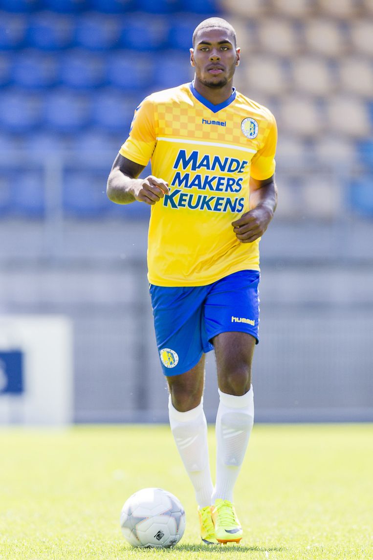 Voetballer en model Denzel Slager (22) werd geweigerd bij ...