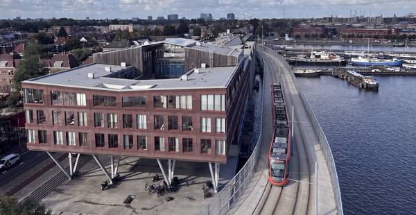 Bewoners verzetten zich tegen sneltram door Houthavenpark en Oude Houthaven: ‘Hoe kóm je erbij?’