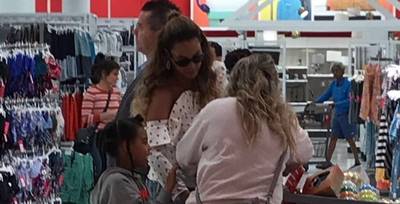 Steenrijke Beyoncé op koopjesjacht in spotgoedkope supermarkt