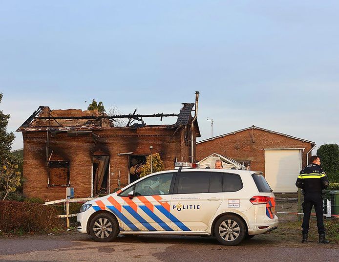 Een woning in Hedel brandde eind november uit, twee mensen raakten daarbij gewond. De brand houdt verband met de afpersingszaak tegen fruithandel De Groot. De woning werd bewoond door medewerkers van het bedrijf.