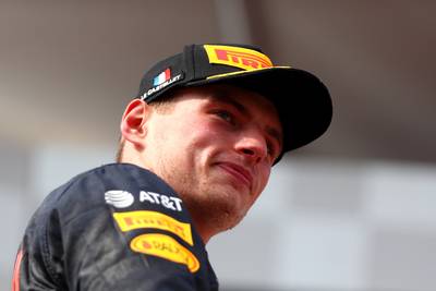 Verstappen en Ricciardo besturen tram in Graz