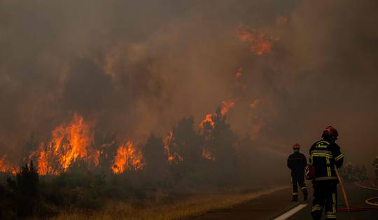 Al 220.000 mensen geëvacueerd en 42.000 hectare natuur verwoest in Bordeaux • Spanje bestrijdt nieuwe brandhaard nabij Valencia