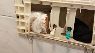 Man pinde ruim een ton met pinpassen van bejaarden