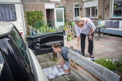 Thomas (13) wil niet langer kruipend naar de auto