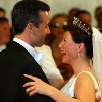 Zó zag de eerste trouwjurk van prinses Märtha Louise eruit 
