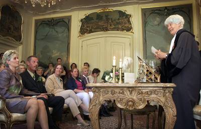 Ambtenaren burgerlijke stand moeten het definitief doen zonder bodes