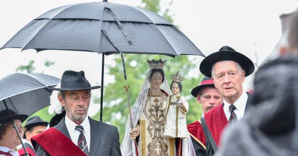 Mariabeeld na twee jaar terug in Lage Mierde