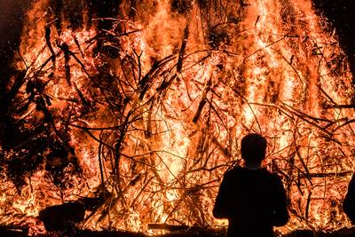 Fotoserie: Feest rond het paasvuur