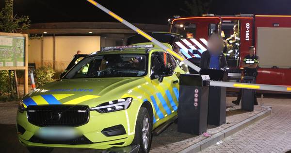Chauffeur huisartsenpost ernstig bekneld na ongeval Voorthuizen.