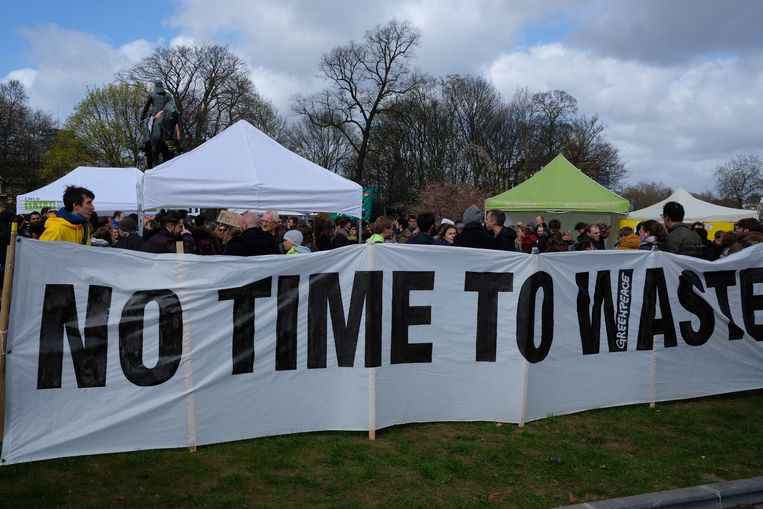 Klimaatactivisten eisen wijziging grondwet: MR zal herziening artikel ...