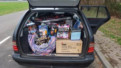 Pool betrapt met 200 kilo illegaal vuurwerk in Terschuur