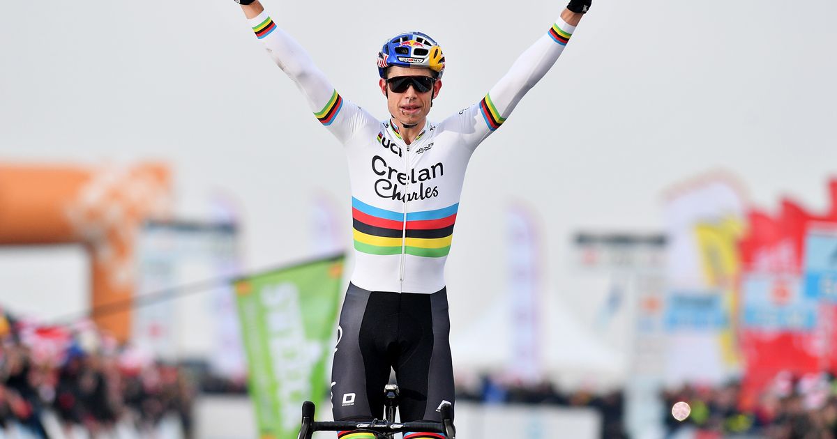 Vriendin Wout Van Aert slaapt traditiegetrouw in trui van ...